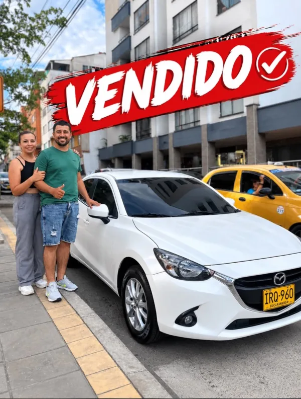 Entrega de vehículo a cliente de WR Autos