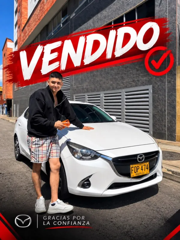 Entrega de vehículo a cliente de WR Autos