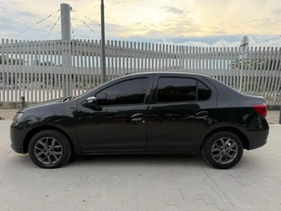 Renault Logan 2017 — foto 1