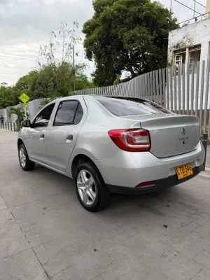 Renault Logan 2023 plata — foto 9