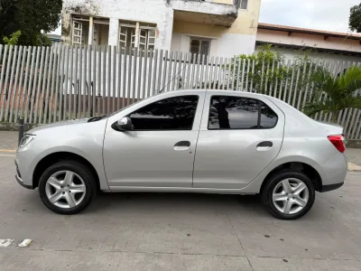 Renault Logan 2023 plata — foto 3