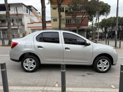 Renault Logan 2023 plata — foto 10